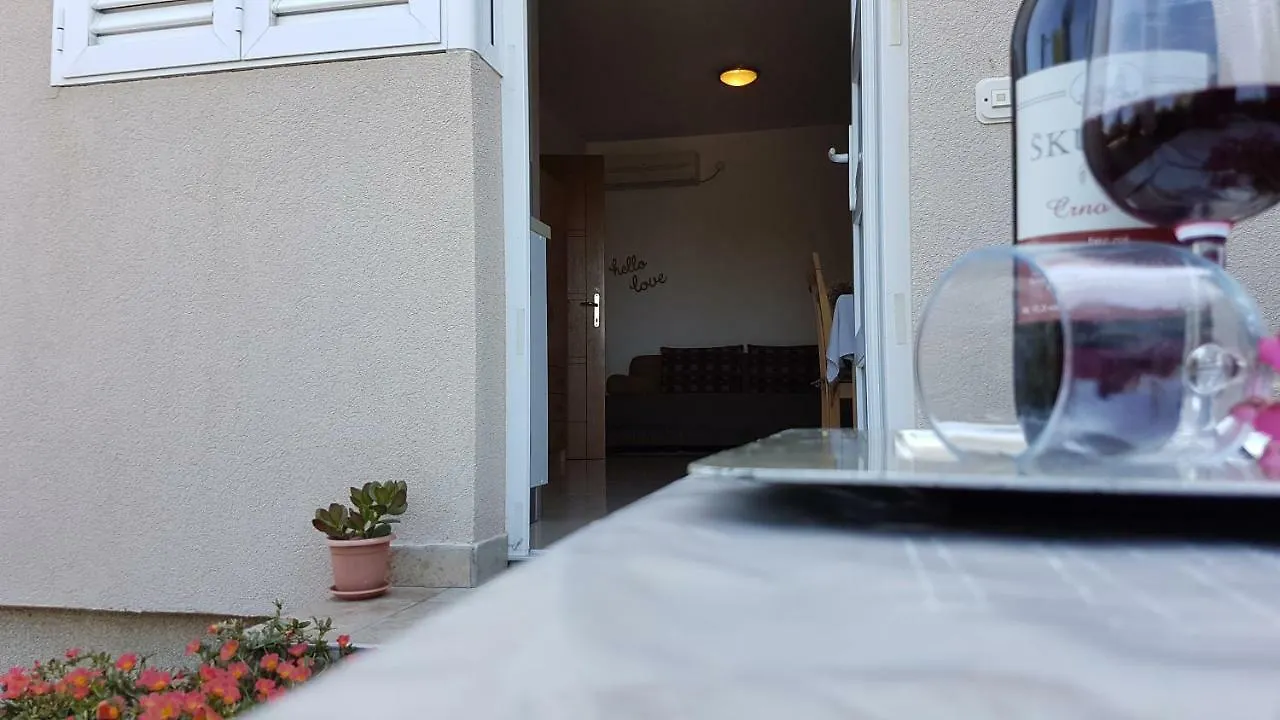 Apartment Apartmani Vila Karla, Dobropoljana, Otok Pasman Croatia