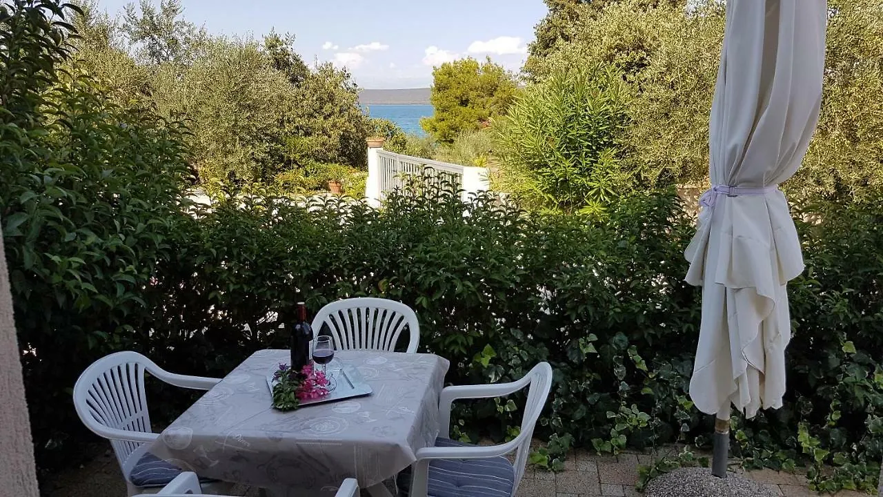 Apartment Apartmani Vila Karla, Dobropoljana, Otok Pasman